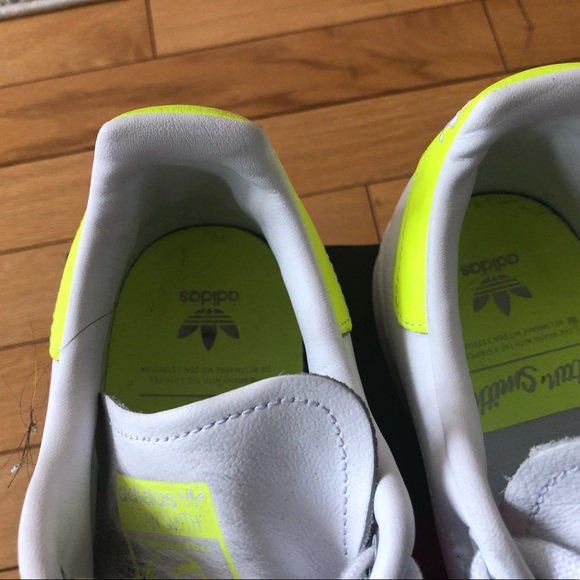 Like new 9/10 Adidas Rare Limited edition mens Neon lime Stan Smiths in SZ 8.5!! - Picture 7 of 10